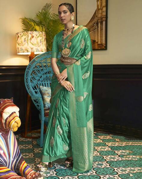 How to Look Better in a Silk Saree: 4 Easy Steps