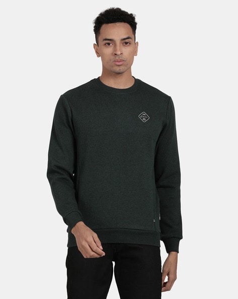 Nike crew neck on sale sweatshirt with pockets