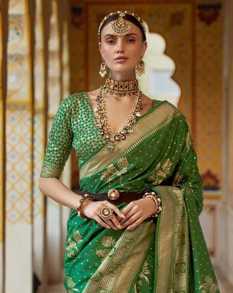 Peacock Green Hand Woven Kanjivaram Silk Saree – zarikaariindia.com