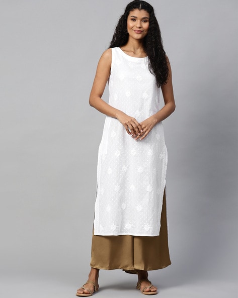 Dobby Hand Embroidered Chikankari Boat Neck Kurta