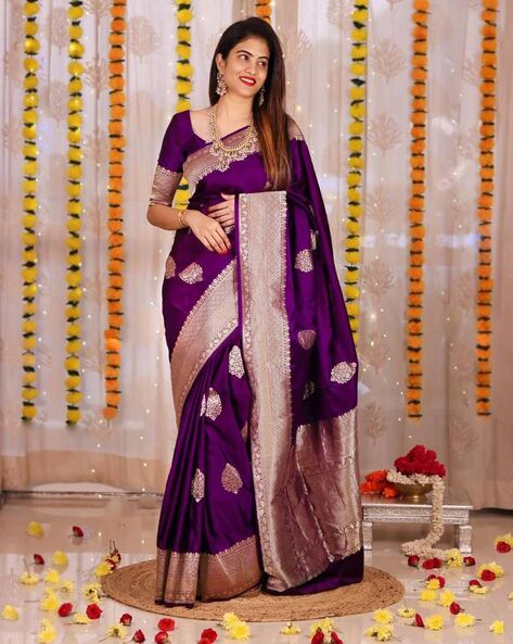 Aishwarya MakeUp Artist on Instagram: “Mogra bun with silver blouse & purple  saree makes a classic combination @shopzters @bri… | Silver blouse, Saree, Purple  saree