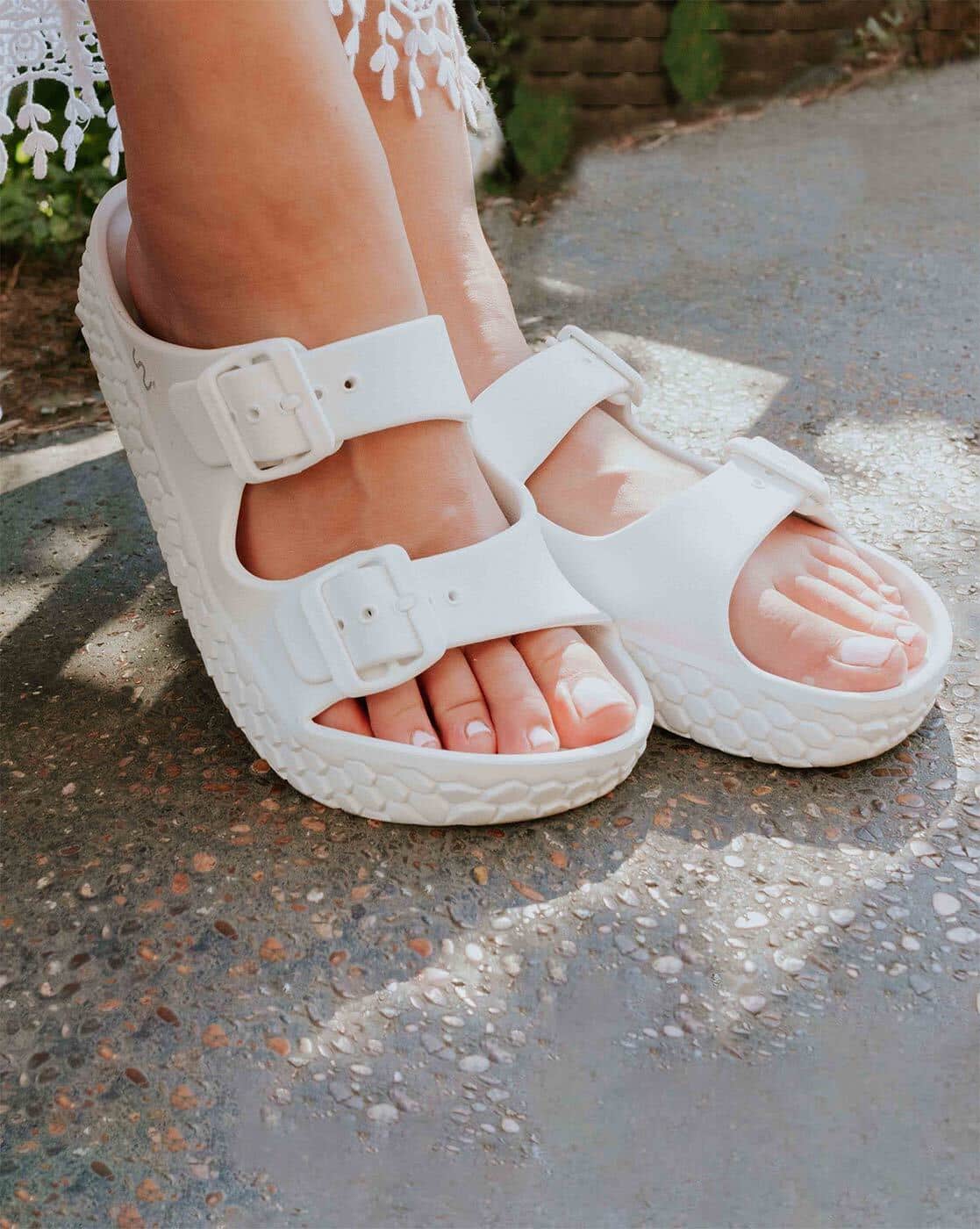 -1117Wx1400H-466495103-white-