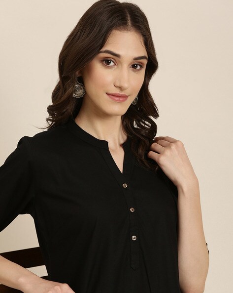 Buy Black Kurtas for Women by SHOWOFF Online