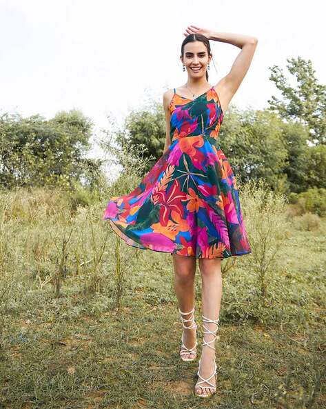 Feminine Floral Dresses for a Summer Wedding: ASTR the Label Review -  Styled by Science