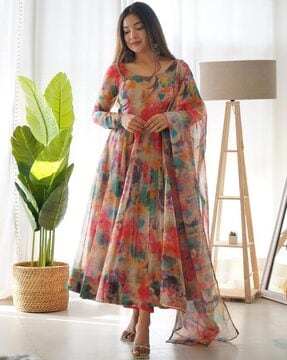 Chiffon ladies gowns, Size : Standard, Technics : Machine Made at Rs 1,000  / Piece in Delhi
