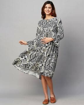 momtobe Paisley Printed Fit & Flare Dress with Tie-Up Neck-picture-6