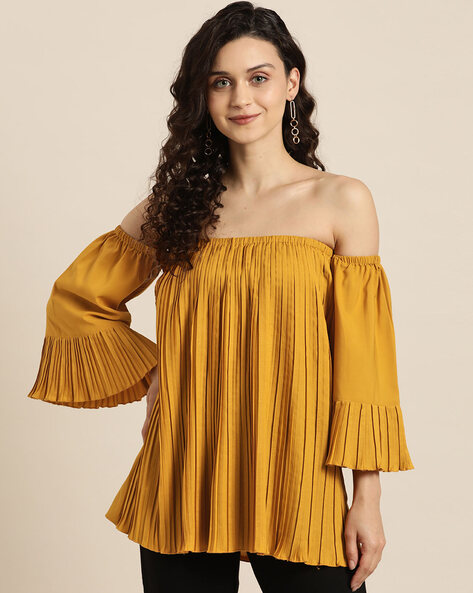 Qurvii Off-Shoulder Pleated Top