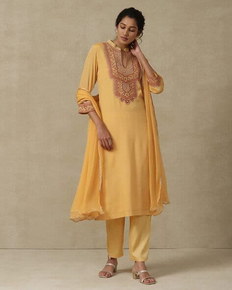 Aarke Ritu Kumar Relaxed Fit Embroidered Straight Kurta Suit Set