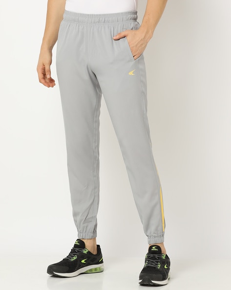 Nike essentials loose online fit sweatpant in gray