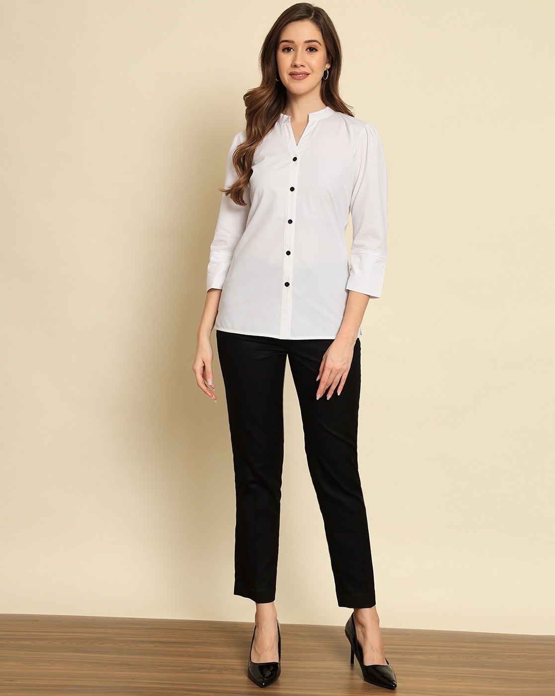 black and white | Classic white shirt, Style, Fashion