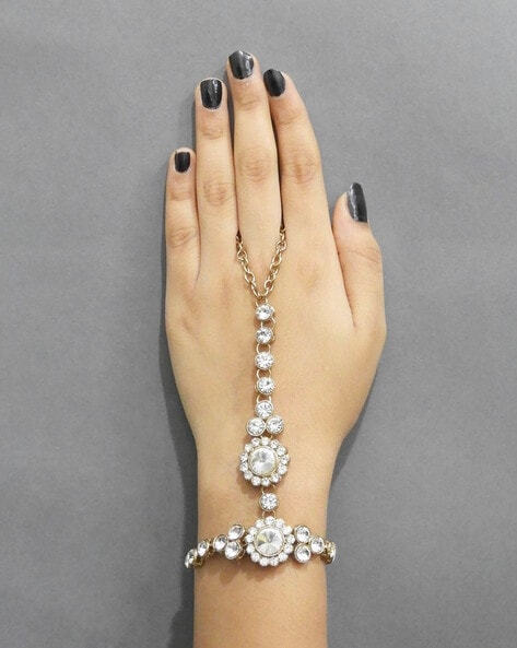 BiggShopp - Brand-new Fashioned Bracelet Ring, Hand Palm Bracelet Connected  Finger Ring, Zircon Vine Leaf Chain Bracelet with Ring 😍 at €23.34. SAVE  From 15% to 70% Shop now 👉 https://shortlink.store/LYOSIYE1Dw | Facebook