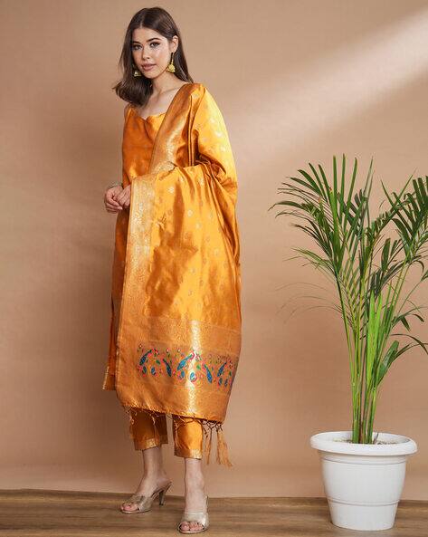 VREDEVOGEL Self-design Straight Kurta Set