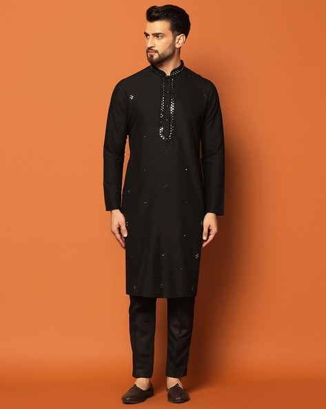 Vikrant Massey lays ethnic fashion goals for men in ₹14k bandi,cream kurta  set | Fashion Trends - Hindustan Times