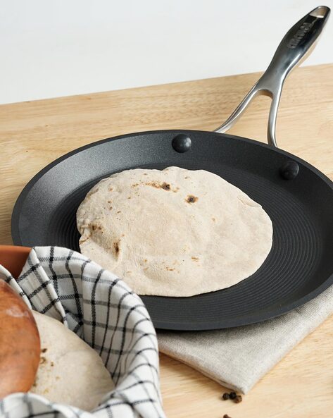 M&M-Meyer Pre-Seasoned Non-stick Cast Iron Flat Tawa, 24 cm, Black