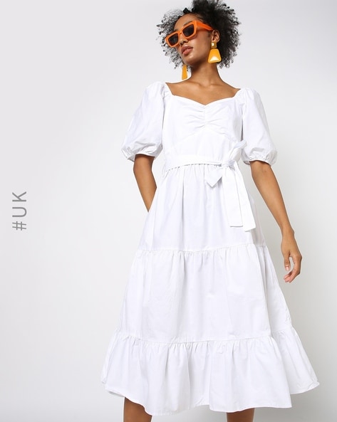 White flare store dress with sleeves