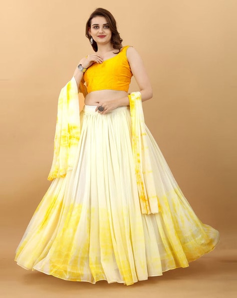 Photo of White and Gold Lehenga with Yellow Dupatta | Indian fashion  trends, Indian fashion, Indian outfits