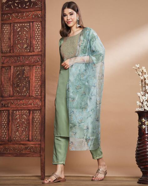 Green Embellished Silk Kurta With Silk Blend Pants And Net Embellished