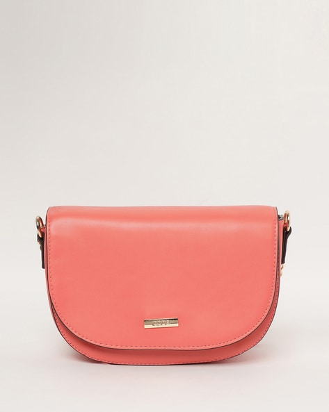 GUESS Women's Shoulder Bag (Coral) : Amazon.in: Fashion