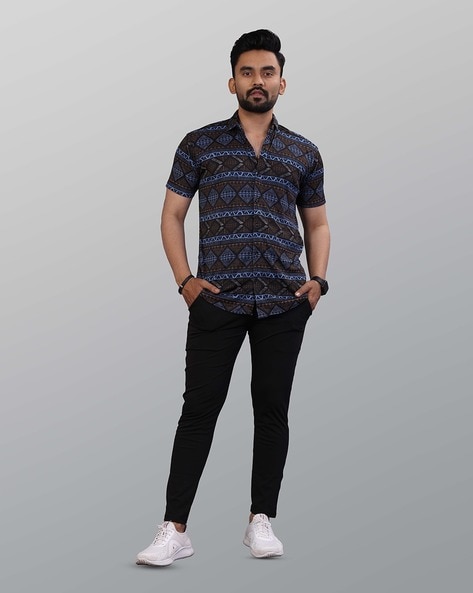 Black Jeans with Blue Dress Shirt Warm Weather Outfits For Men (9 ideas &  outfits) | Lookastic
