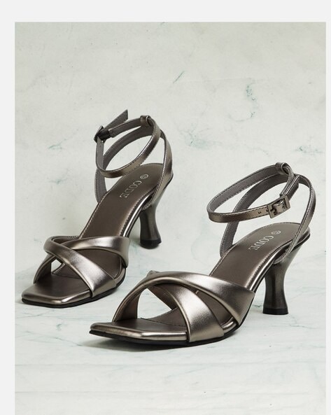 Clarks Women?s Kendra Petal Ankle Strap Sandals Grey (Dark Grey SDE) 8 UK :  Amazon.in: Shoes & Handbags