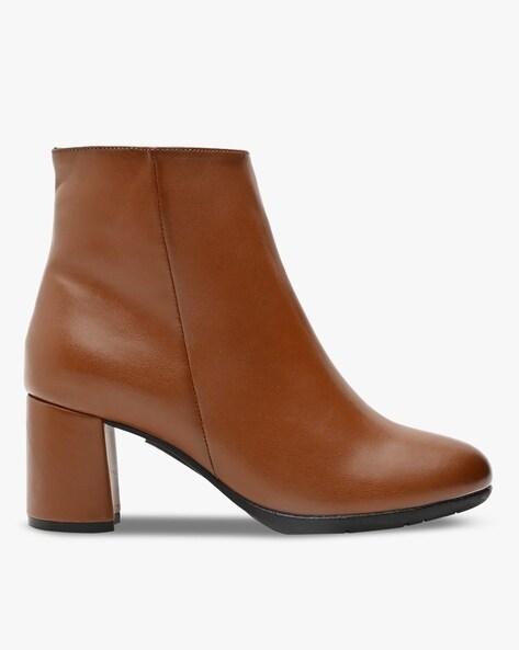 Auteuil leather heel ankle boots by Saint Laurent | Tessabit