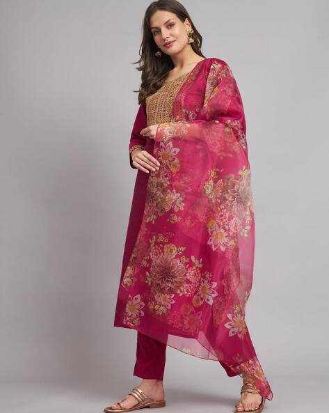 VREDEVOGEL Embellished & Embroidered Straight Kurta & Pants with Dupatta Set