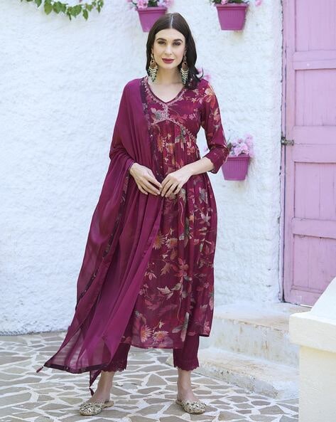 Share more than 226 dupatta with maroon suit best