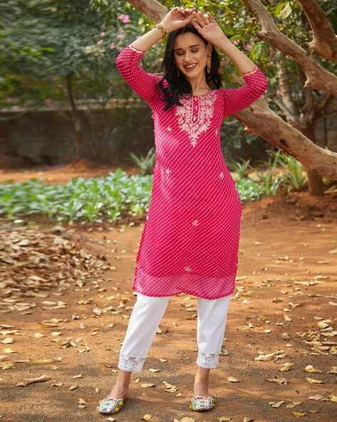 Jhanvi in Pink kurti it's just fabbb!!! Follow for more cleb pics in  traditional outfits. | Pink kurti, Traditional outfits, Mother daughter  photos