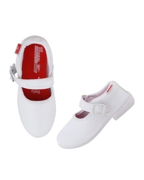 Girl white canvas top shoes