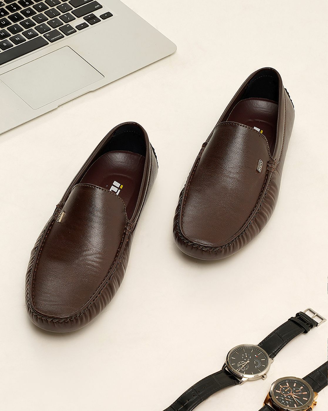 Burgundy Leather Watch with Black and White Leather Loafers Outfits For Men  (5 ideas & outfits) | Lookastic