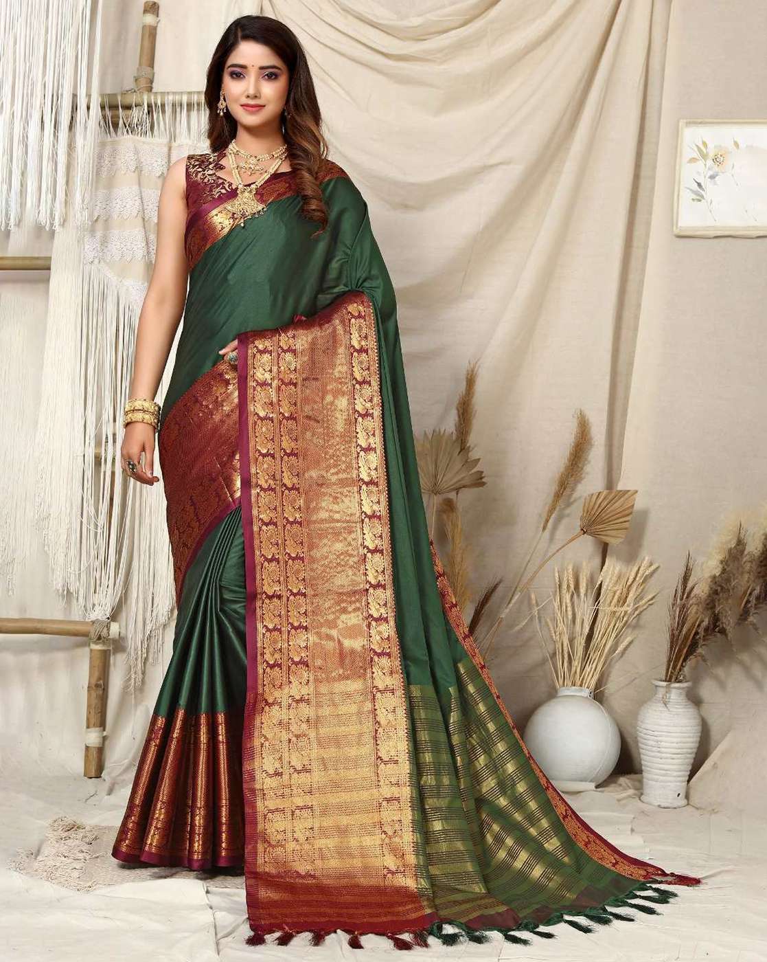 Peacock Motifs Woven Green Red Kanchipuram Pattu Saree – SHANGRILA DESIGNER