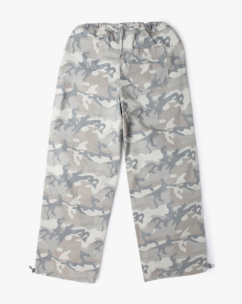 Stylish Camouflage Cargo Trousers for Outdoor Activities