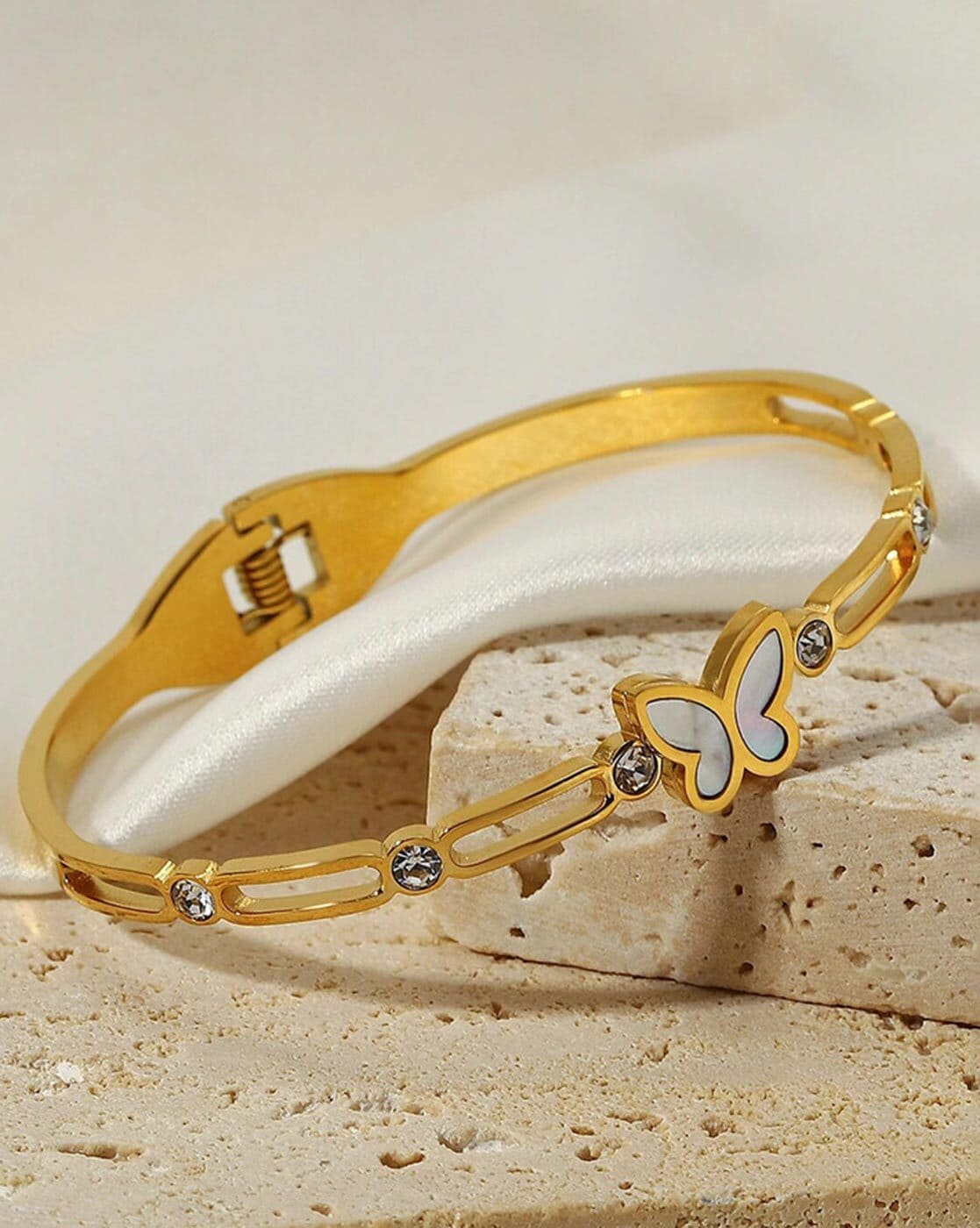 Buy Glitter Gold Women Bracelet- Joyalukkas