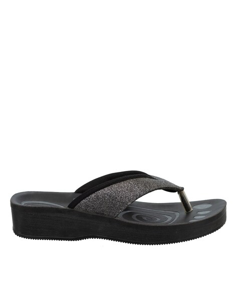 Flip-Flops with Contrast Thong-Strap