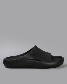 Black best sale yeezy crocs