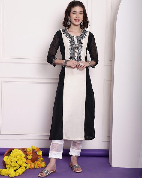 Tulsattva Women Embroidered Straight Kurta