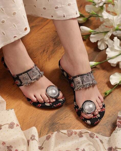 Toe Ring Chunky Heeled Sandals