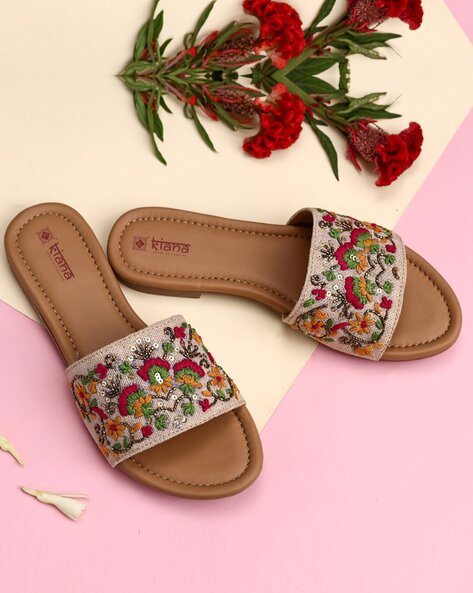 Wholesale sh11273a New latest design fashionable simple flat slippers for  women 2023 From m.alibaba.com