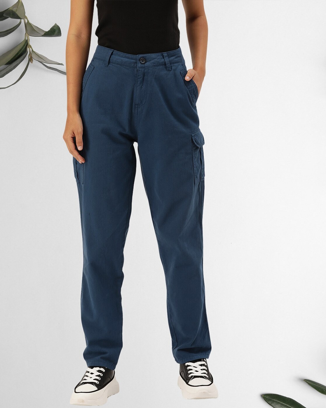 Women Bene Kleed Over Dyed Cargo Parachute Trousers