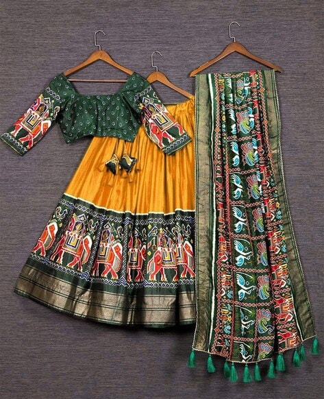 Buy Experience the Magic of Garba Dresses, Lehenga Chunni Sets, and Dandiya  Outfits on Etsy Ghaghra Choli Online in India - Etsy
