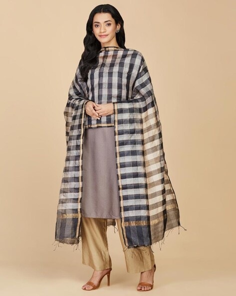 Women Checked Dupatta with Tassels Price in India