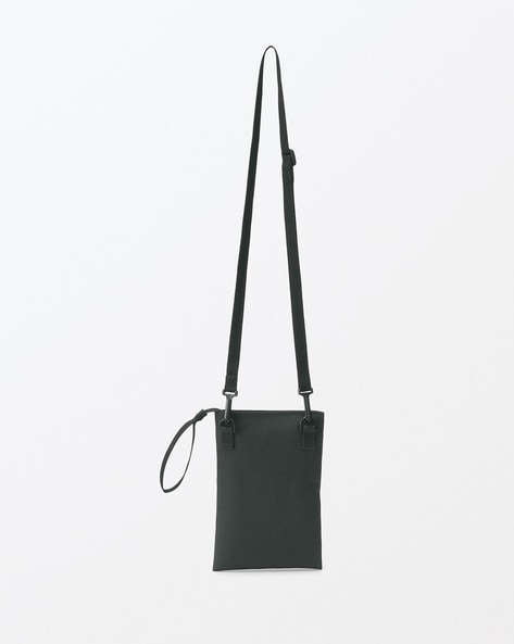 Bags & Backpacks | Must-Have Accessories for Spring Break | MUJI Canada