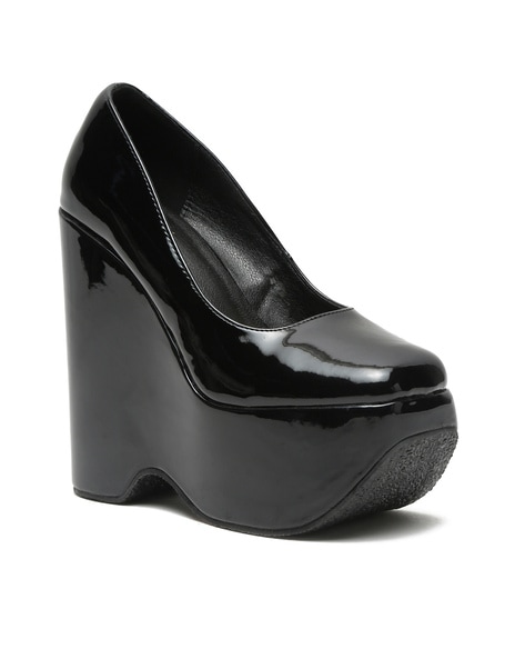 Black round toe online wedges