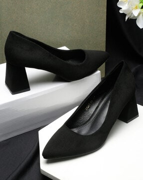 Black on sale heeled shoe