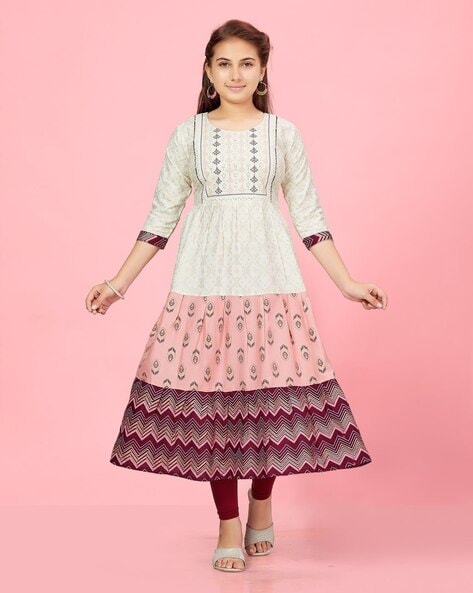 Women Embroidered Straight Kurta