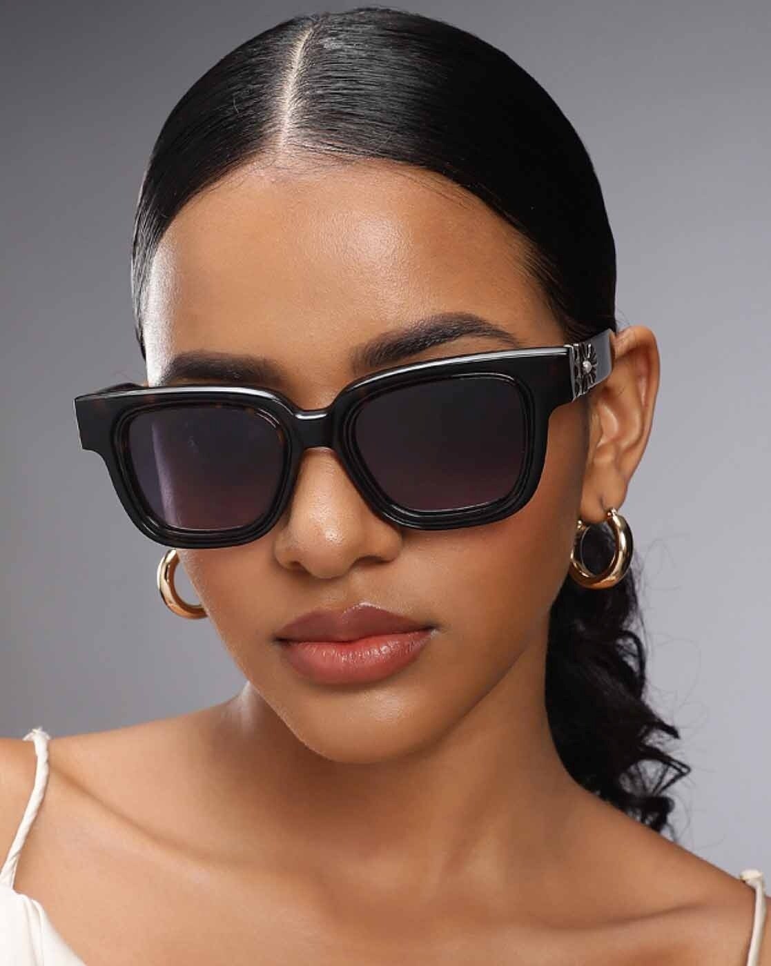 Women's Dynasty Butterfly Sunglasses in Black | Balenciaga US