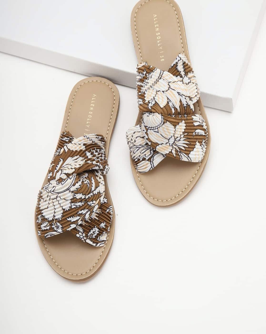 Women Floral Print Criss-Cross Sandals