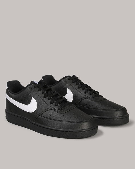 Black low top outlet nikes