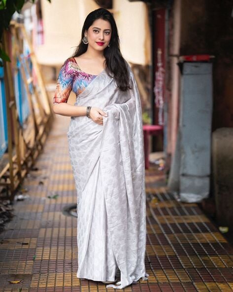 Engrossing Grey Kanjivaram Silk Saree With Hypnotic Blouse Piece –  LajreeDesigner