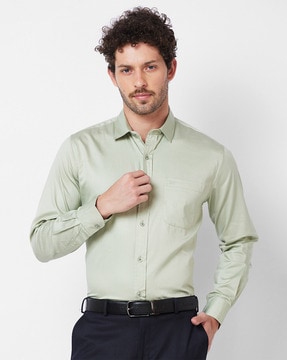 Man discount shirt style